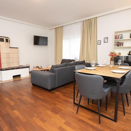 Stadthaus Mit 2 Schlafzimmern & Wohnzimmer Mit Kamin - Kostenloser Privat-Parkplatz Auf Dem Grundstueck Лейпциг Экстерьер фото