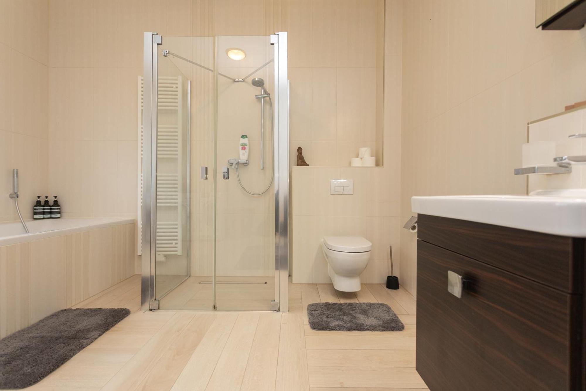 Stadthaus Mit 2 Schlafzimmern & Wohnzimmer Mit Kamin - Kostenloser Privat-Parkplatz Auf Dem Grundstueck Лейпциг Экстерьер фото