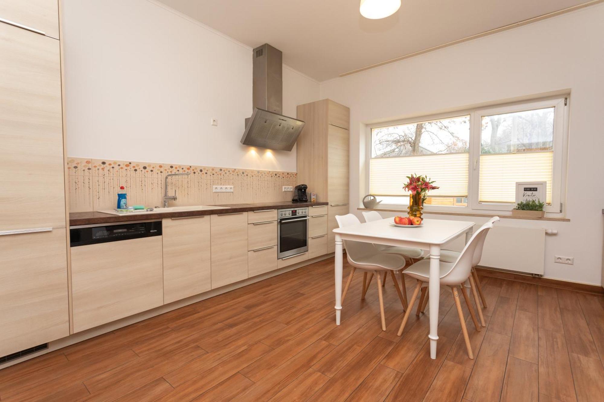 Stadthaus Mit 2 Schlafzimmern & Wohnzimmer Mit Kamin - Kostenloser Privat-Parkplatz Auf Dem Grundstueck Лейпциг Экстерьер фото