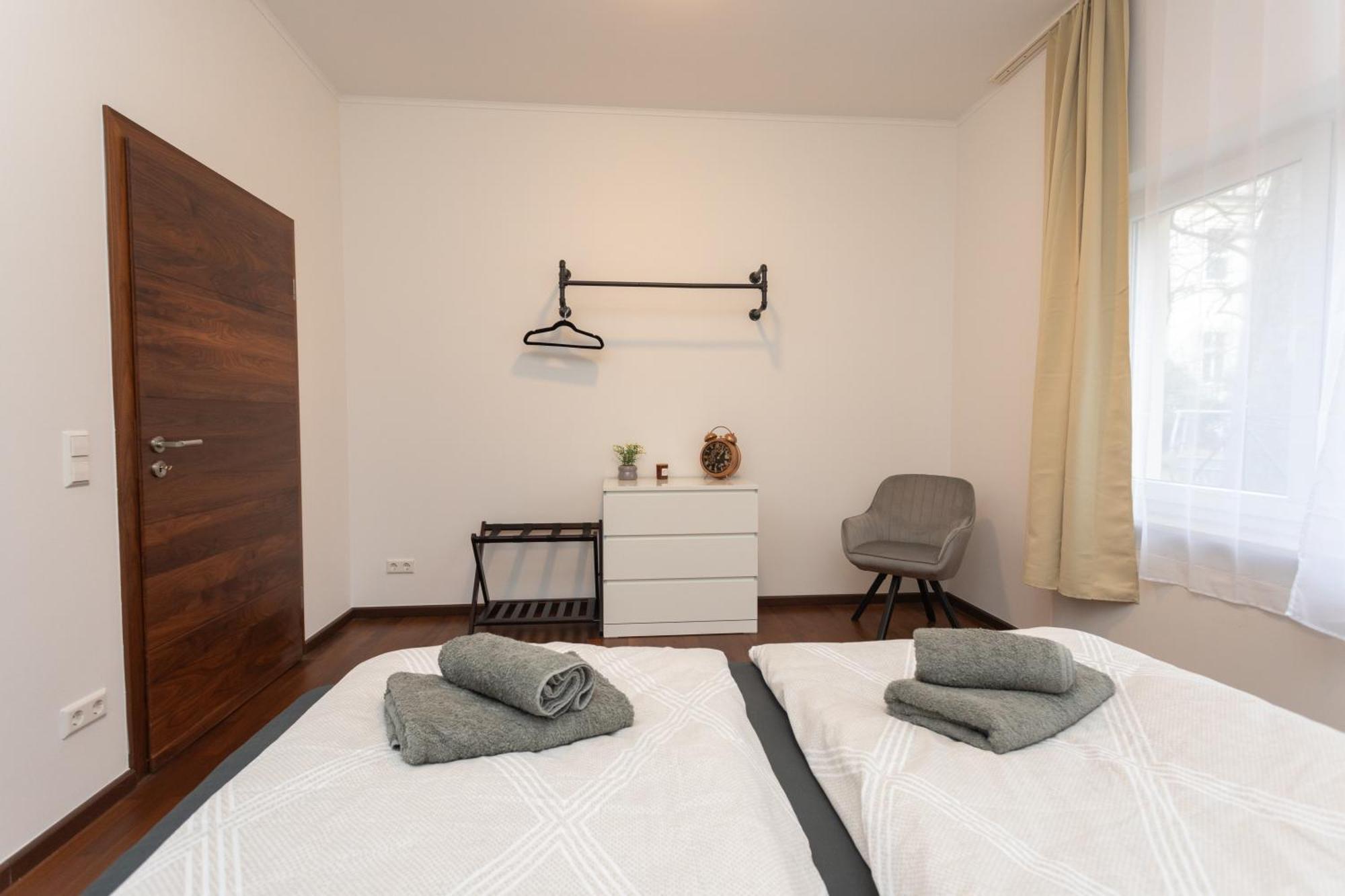 Stadthaus Mit 2 Schlafzimmern & Wohnzimmer Mit Kamin - Kostenloser Privat-Parkplatz Auf Dem Grundstueck Лейпциг Экстерьер фото