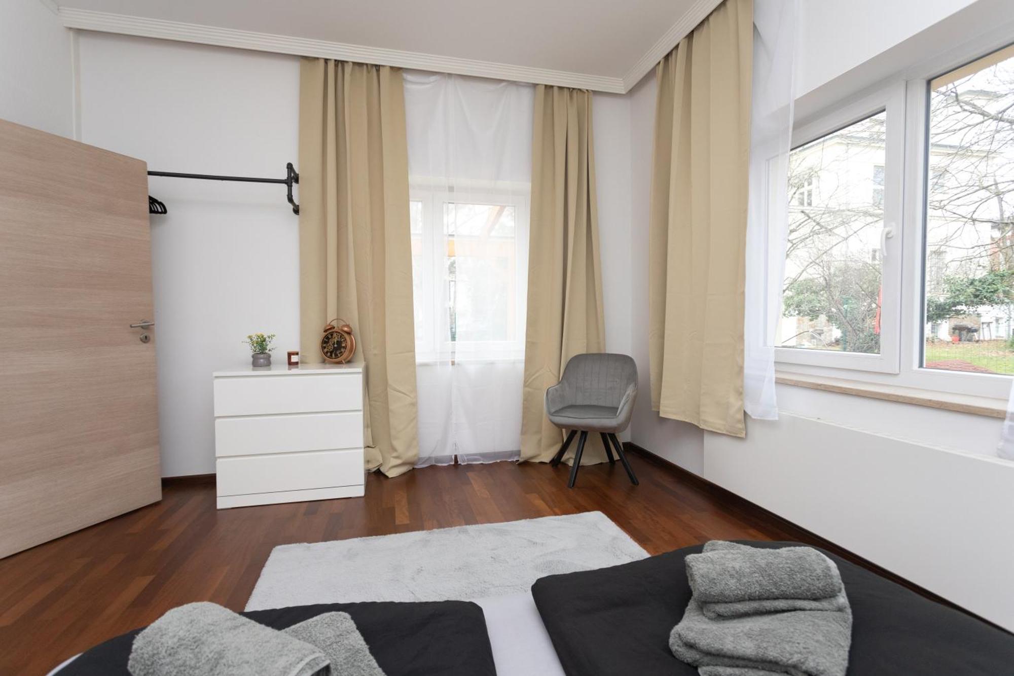 Stadthaus Mit 2 Schlafzimmern & Wohnzimmer Mit Kamin - Kostenloser Privat-Parkplatz Auf Dem Grundstueck Лейпциг Экстерьер фото