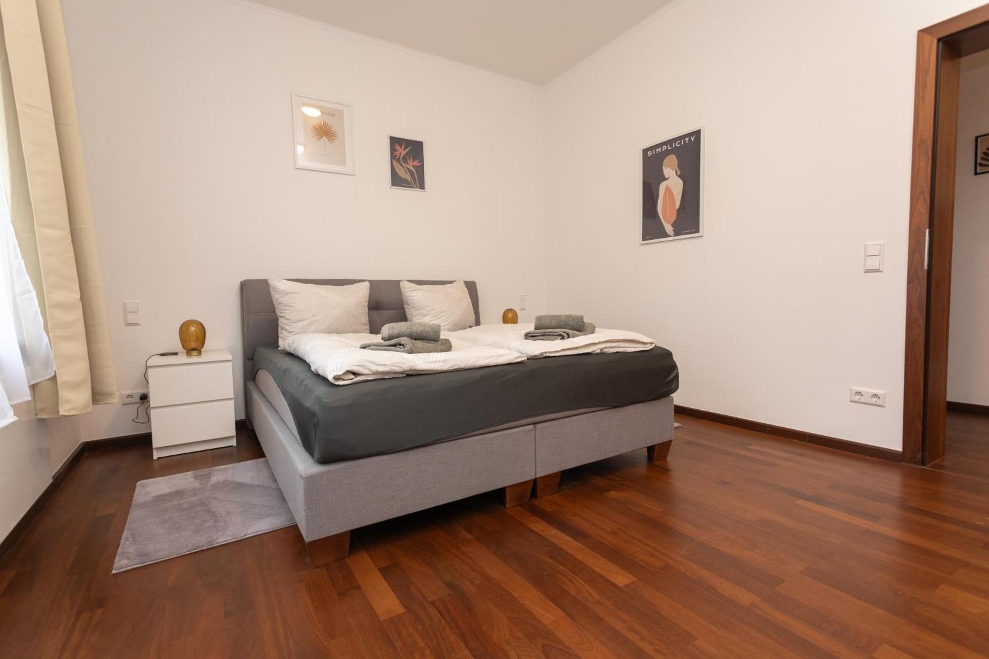 Stadthaus Mit 2 Schlafzimmern & Wohnzimmer Mit Kamin - Kostenloser Privat-Parkplatz Auf Dem Grundstueck Лейпциг Экстерьер фото