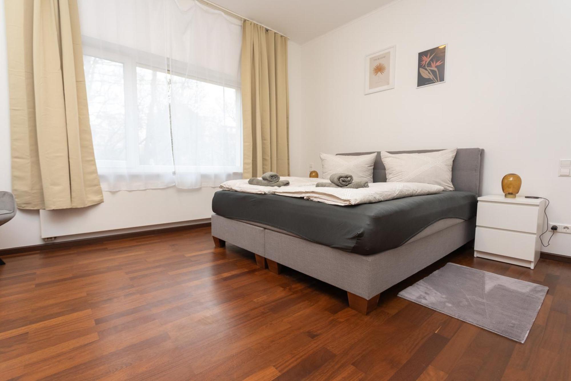 Stadthaus Mit 2 Schlafzimmern & Wohnzimmer Mit Kamin - Kostenloser Privat-Parkplatz Auf Dem Grundstueck Лейпциг Экстерьер фото
