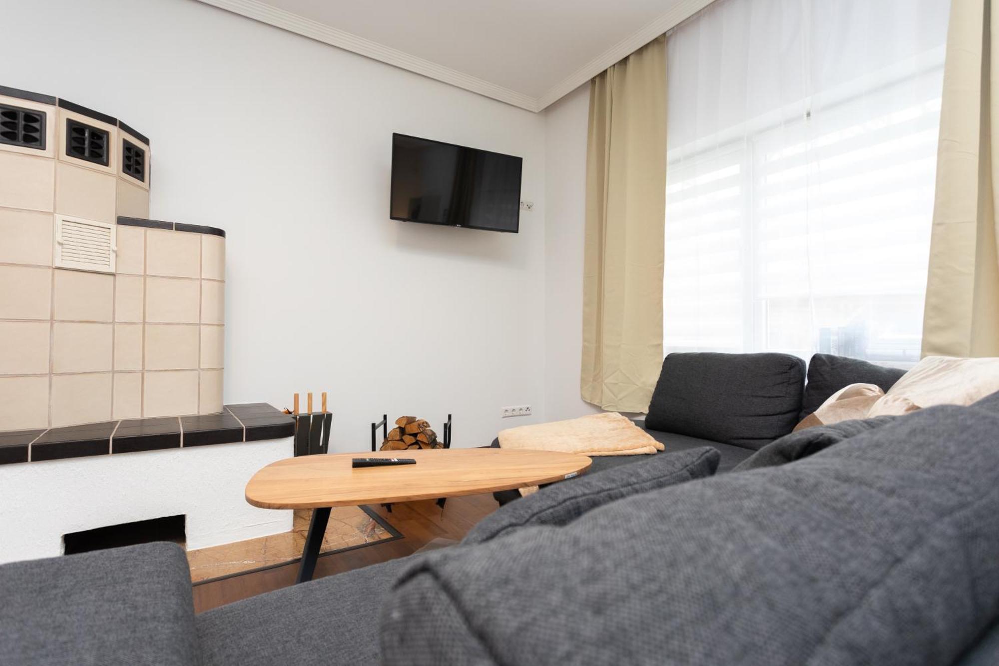 Stadthaus Mit 2 Schlafzimmern & Wohnzimmer Mit Kamin - Kostenloser Privat-Parkplatz Auf Dem Grundstueck Лейпциг Экстерьер фото