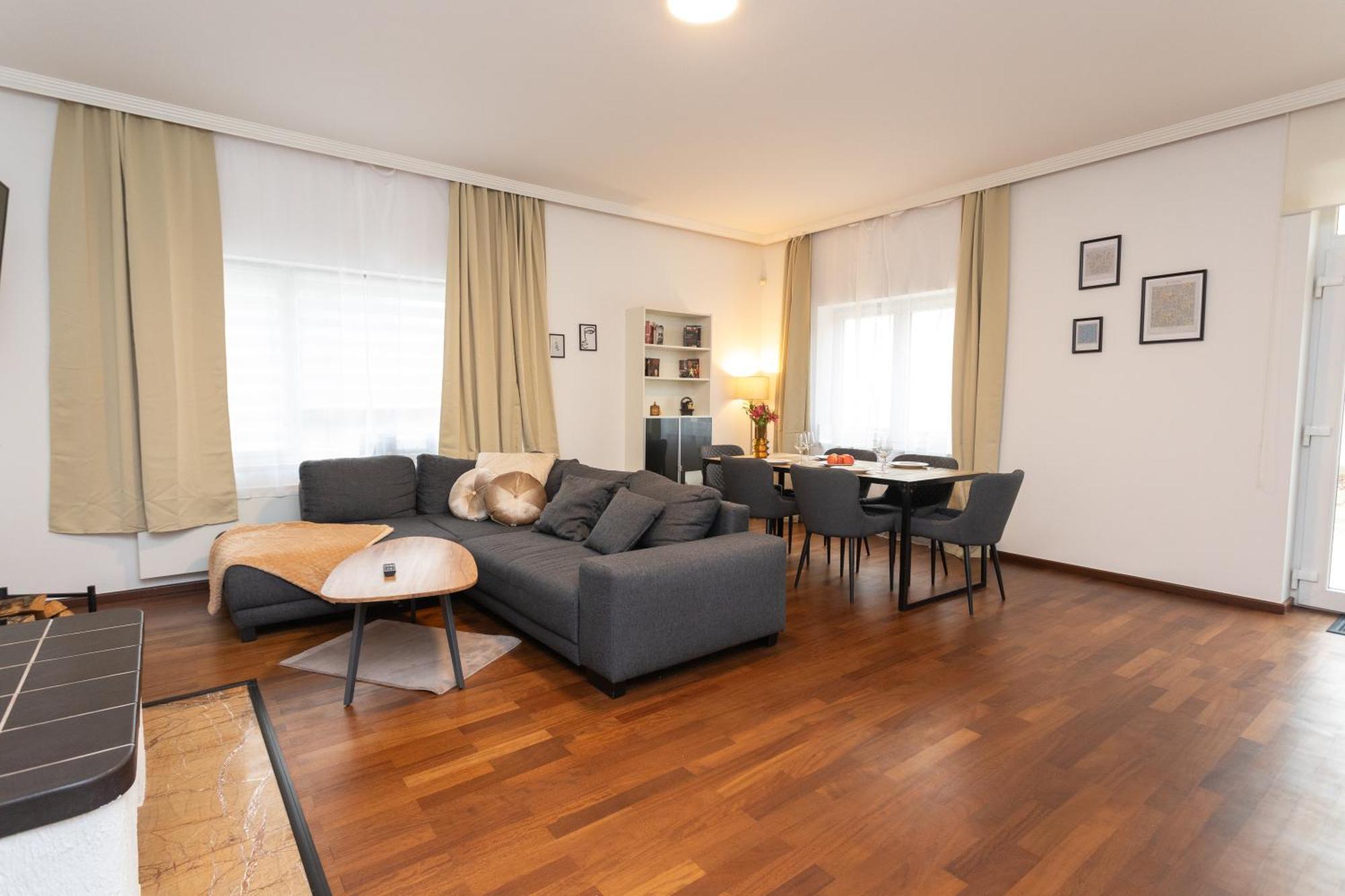 Stadthaus Mit 2 Schlafzimmern & Wohnzimmer Mit Kamin - Kostenloser Privat-Parkplatz Auf Dem Grundstueck Лейпциг Экстерьер фото